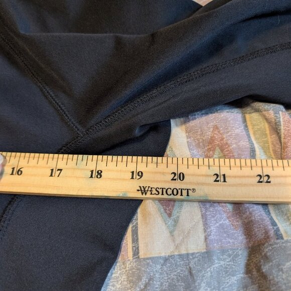 Puma Sweater Black/pink Full Zip up Activewear Jacket with pockets, Thumb holes - Picture 3 of 7